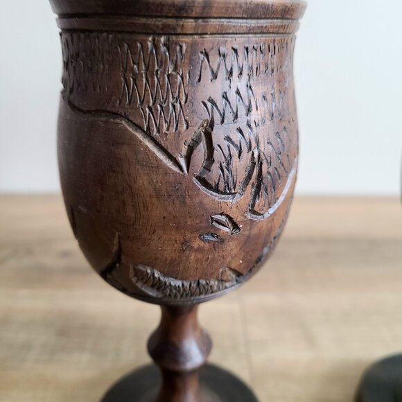 Set of 2 vintage wooden wine goblets with carved African wild animals design. - Picture 3 of 7